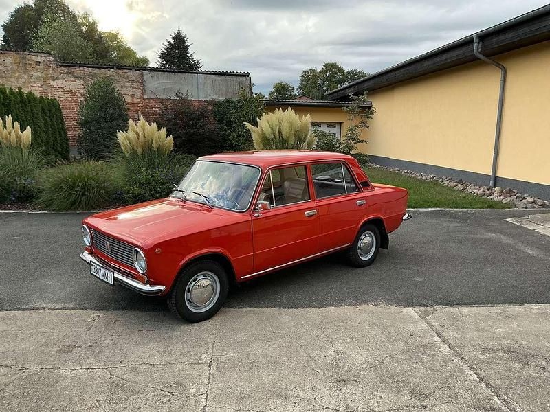 Gebraucht Lada 1200 60 PS (44 kW) 1981 Rot Limousine