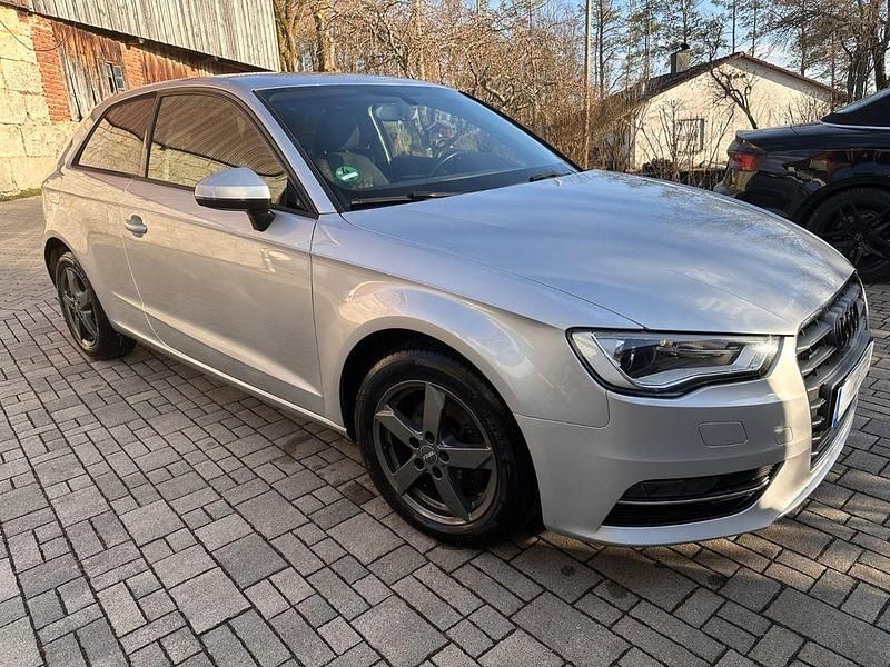 Gebraucht Audi A3 Attraction 150 PS (110 kW) 2014 Silber Limousine