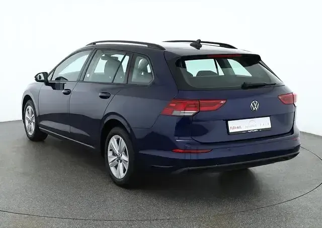 Gebraucht VW Golf VIII Life 110 PS (80 kW) 2024 Blau Kombi