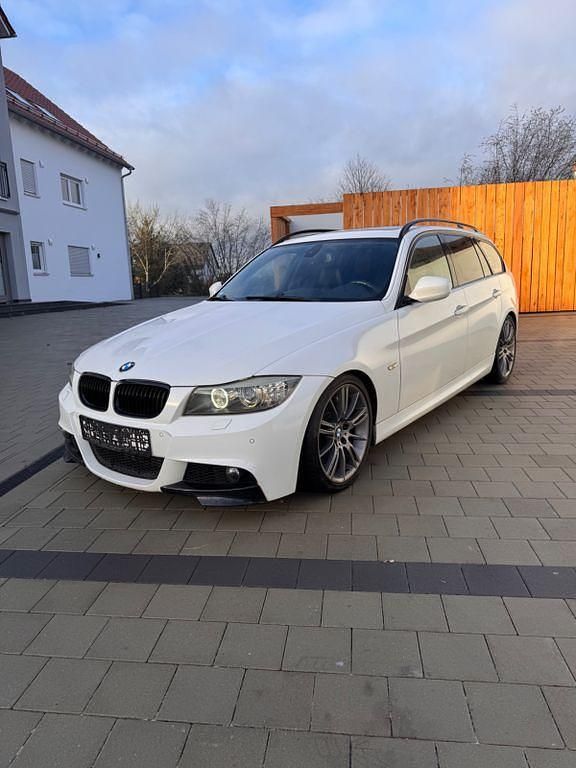 Weiß Gebraucht 2009 BMW 335 M Sport Kombi | 13.999 € (Teuer) - Bild 1/4