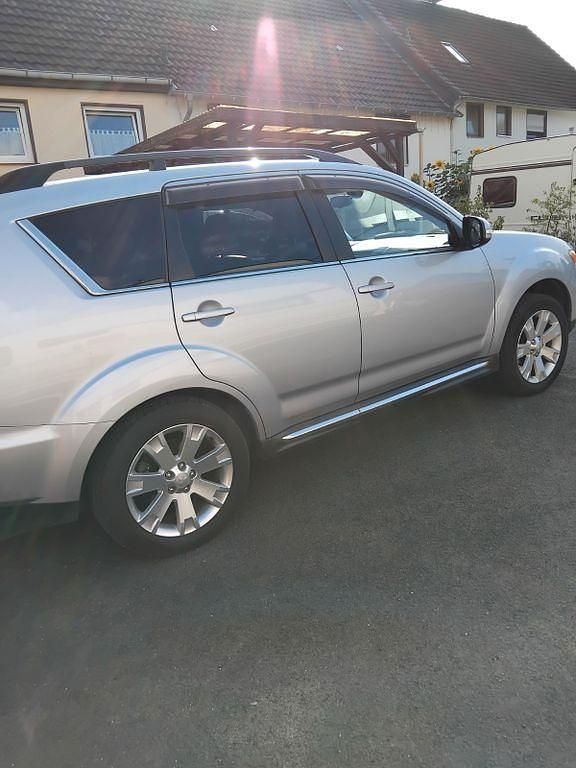 Silber Gebraucht 2012 Mitsubishi Outlander Invite SUV | 7.700 € (Fairer Preis) - Bild 1/4