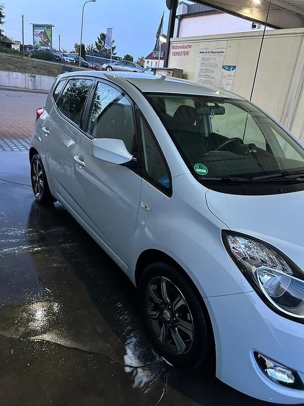 Blau Gebraucht 2018 Hyundai ix20 Van / Kleinbus | 10.000 € (Fairer Preis) - Bild 1/4