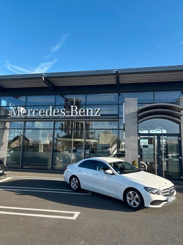 Gebraucht Mercedes E220 194 PS (142 kW) 2017 Weiß Limousine