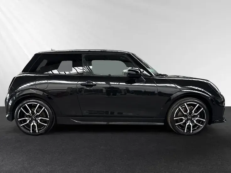 Gebraucht Mini Cooper 114 kW (156 PS) 2025 Midnight black ii Kleinwagen