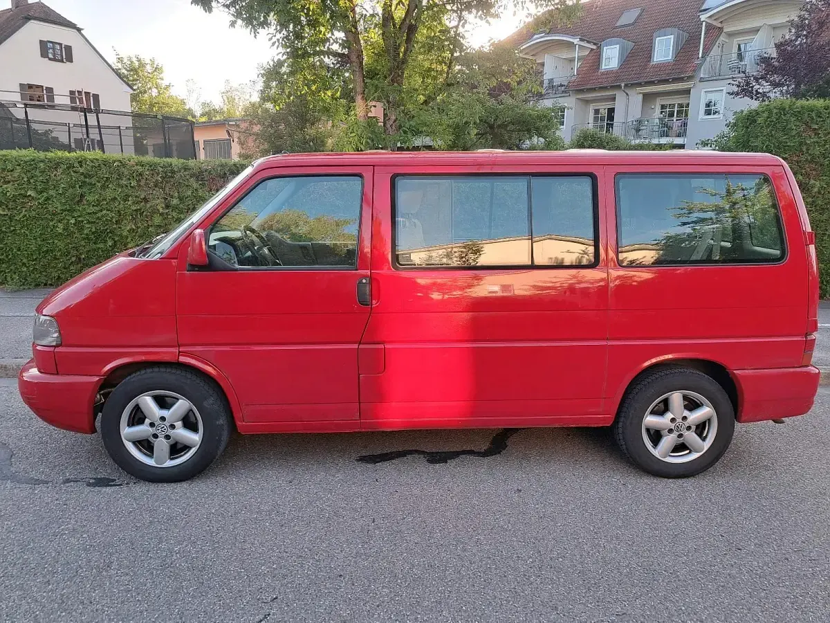 Gebraucht VW Multivan 151 PS (111 kW) 2000 Rot Van / Kleinbus