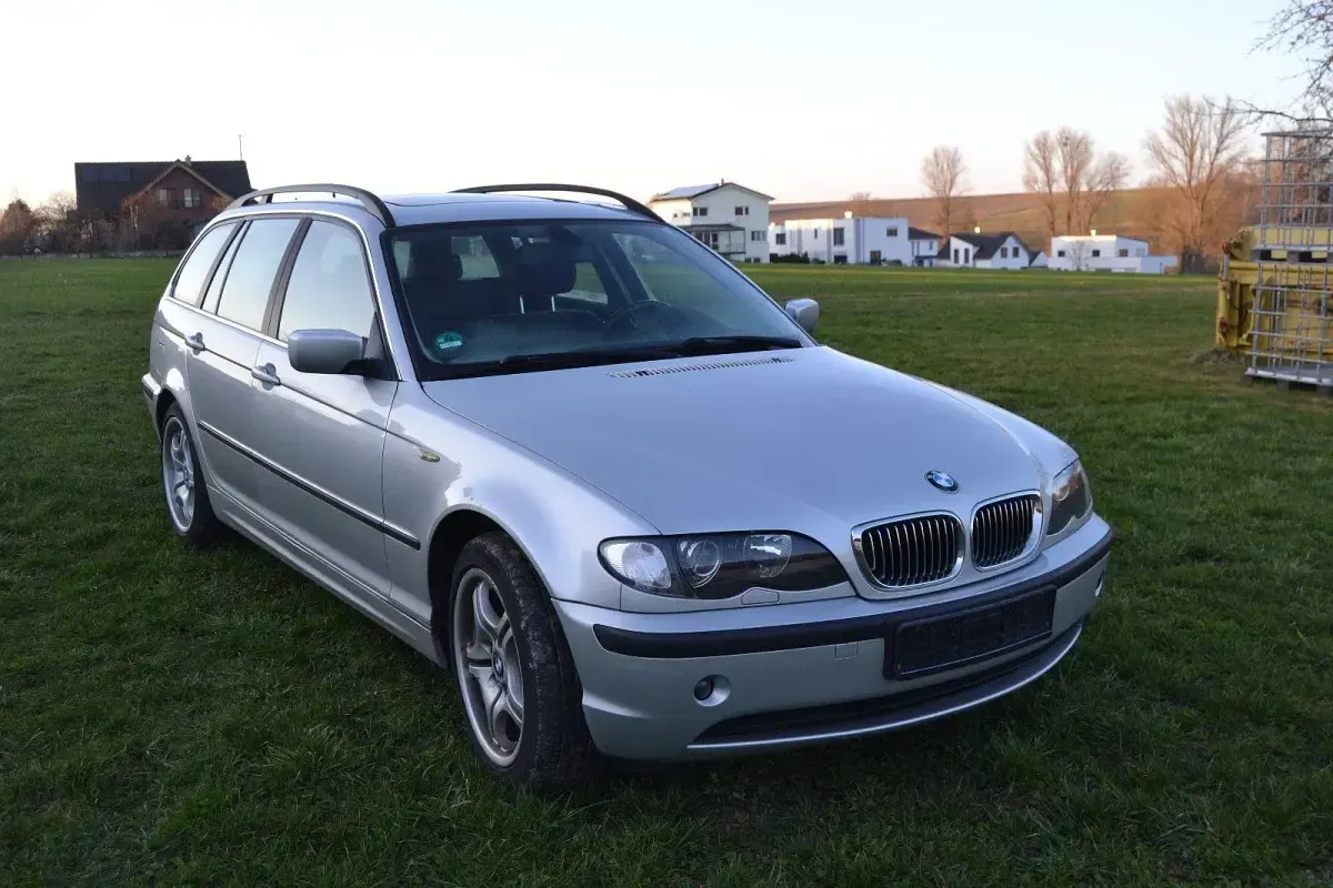 Gebraucht BMW 330 184 PS (135 kW) 2001 Silber Kombi