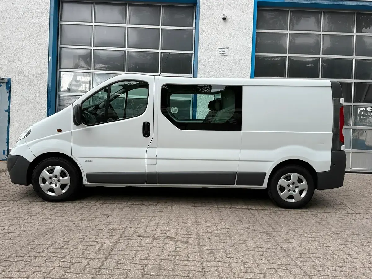 Gebraucht Opel Vivaro 114 PS (83 kW) 2013 Weiß Van / Kleinbus