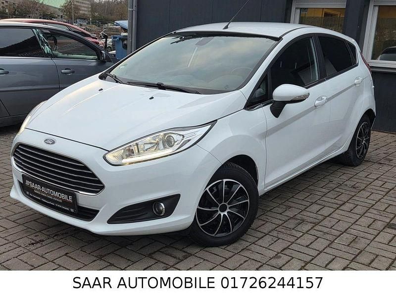Gebraucht Ford Fiesta Titanium 101 PS (74 kW) 2014 Weiß Limousine