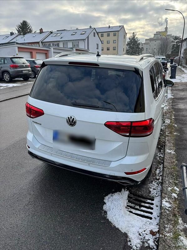 Gebraucht VW Touran Highline 150 PS (110 kW) 2019 Weiß Van / Kleinbus