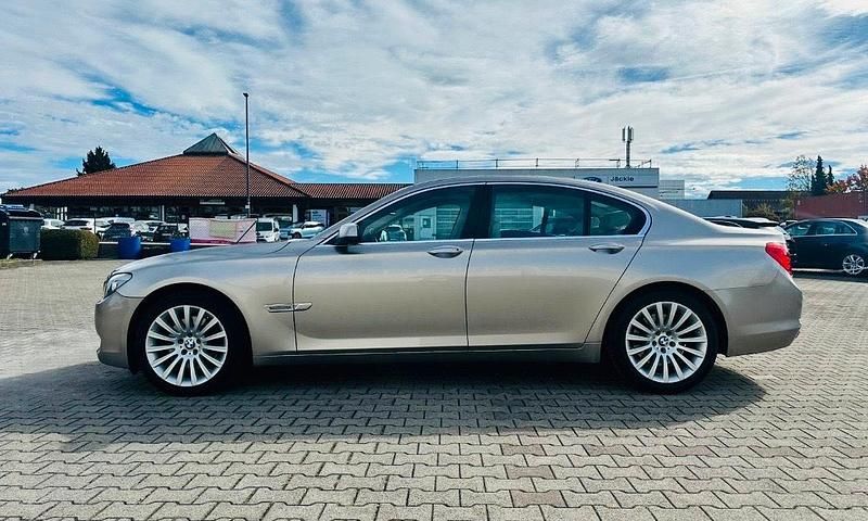 Gebraucht BMW 740L 326 PS (239 kW) 2010 Gold Limousine