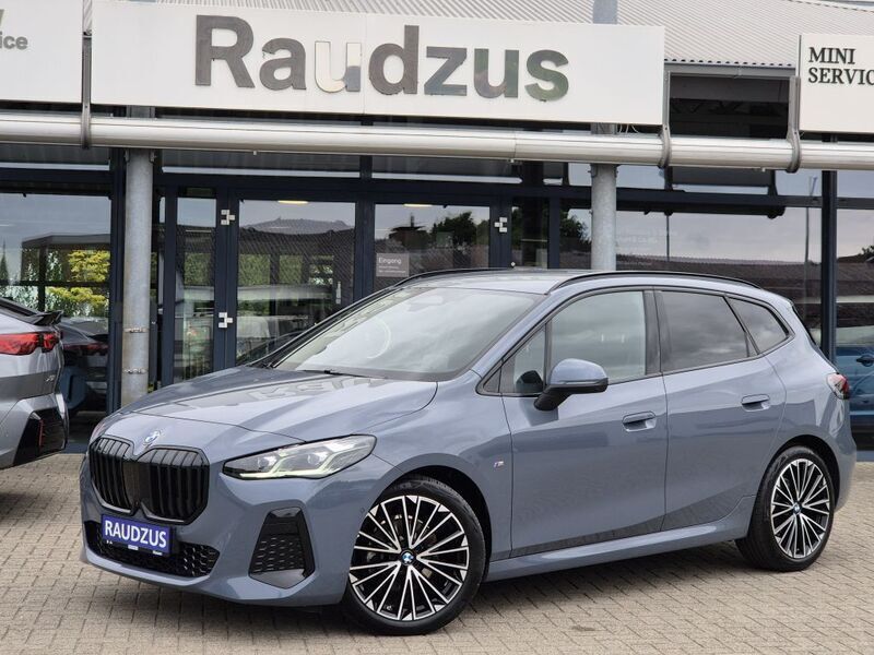 Storm bay metallic Gebraucht 2023 BMW 218 Active Tourer Performance Van / Kleinbus | 34.900 € (Teuer) - Bild 1/4