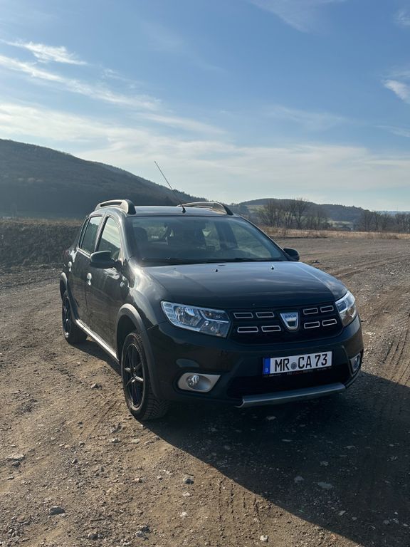 Schwarz Gebraucht 2018 Dacia Sandero Comfort Kleinwagen | 7.400 € - Bild 1/4
