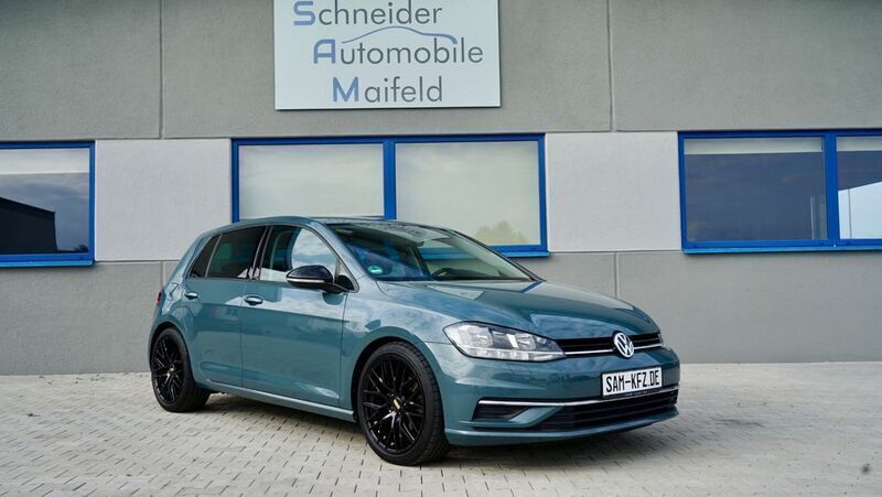 Blau Gebraucht 2020 VW Golf VII IQ Drive Limousine | 16.490 € (Fairer Preis) - Bild 1/4