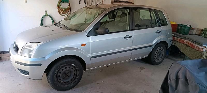 Silber Gebraucht 2004 Ford Fusion Kleinwagen | 1.500 € - Bild 1/3