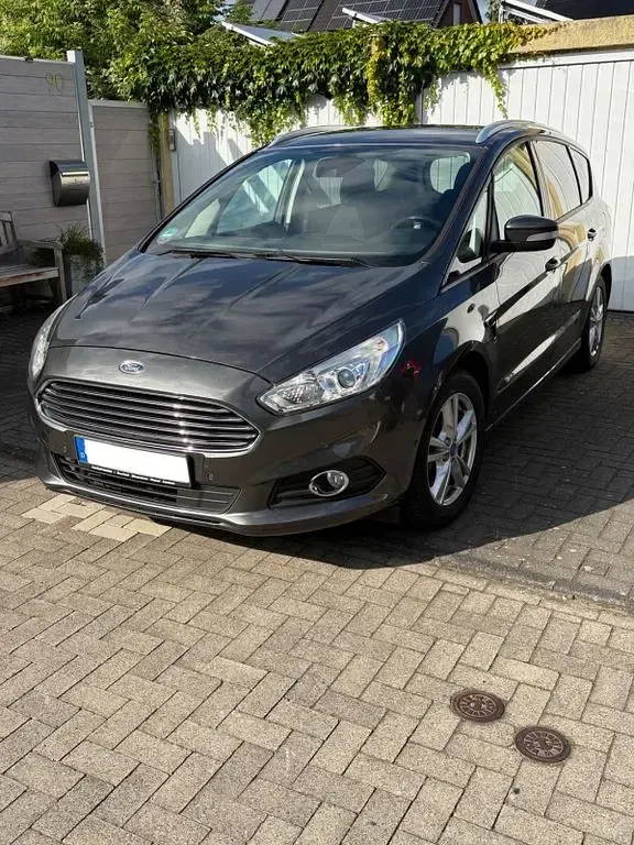 Gebraucht Ford S-MAX Titanium 150 PS (110 kW) 2016 Grau Van / Kleinbus