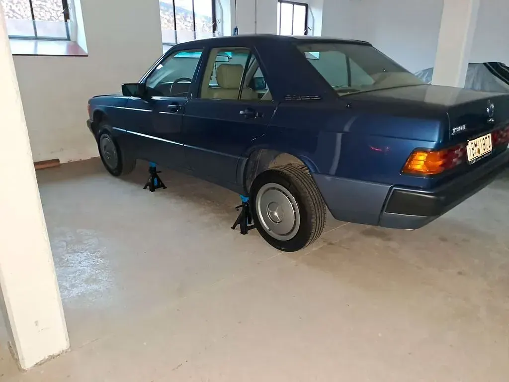 Gebraucht Mercedes 190 120 PS (88 kW) 1991 Blau Limousine