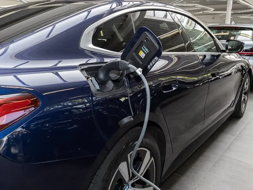 Gebraucht BMW i4 250 kW (340 PS) 2023 Blau Limousine