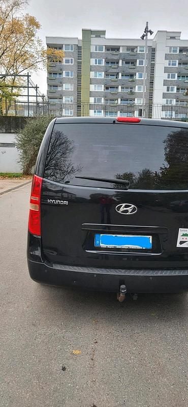 Schwarz Gebraucht 2013 Hyundai H-1 Van | 11.000 € (Teuer) - Bild 1/4