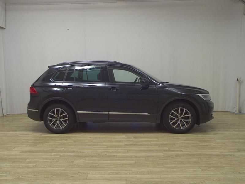 Schwarz Gebraucht 2023 VW Tiguan Life SUV | 19.350 € (Guter Preis) - Bild 1/4