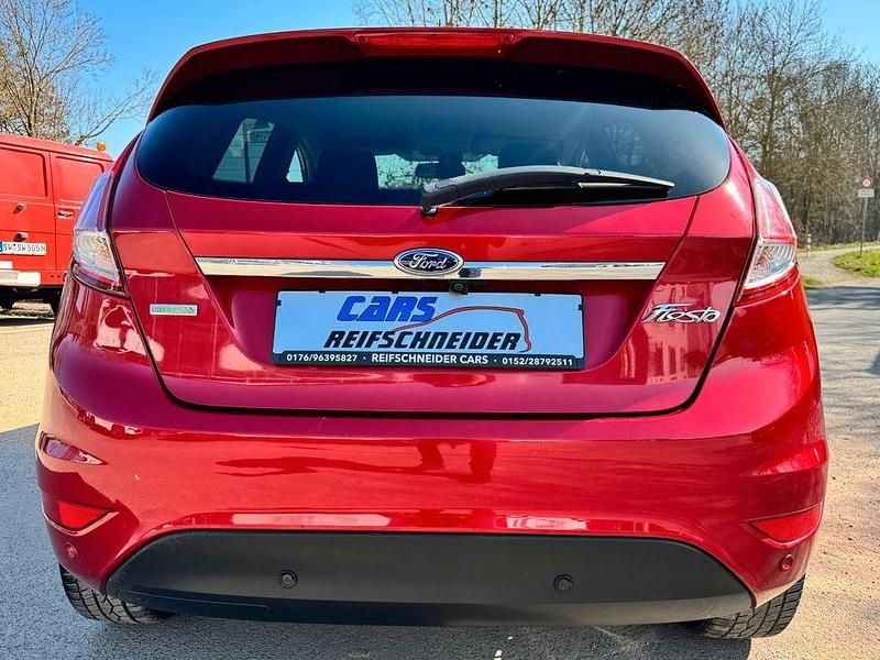 Gebraucht Ford Fiesta Titanium 101 PS (74 kW) 2016 Rot Limousine