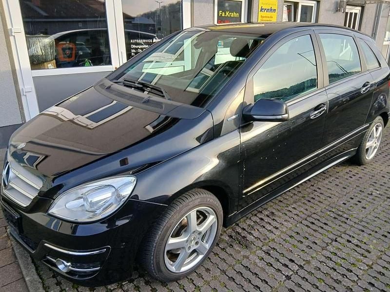 Gebraucht Mercedes B180 116 PS (85 kW) 2009 Schwarz Van / Kleinbus
