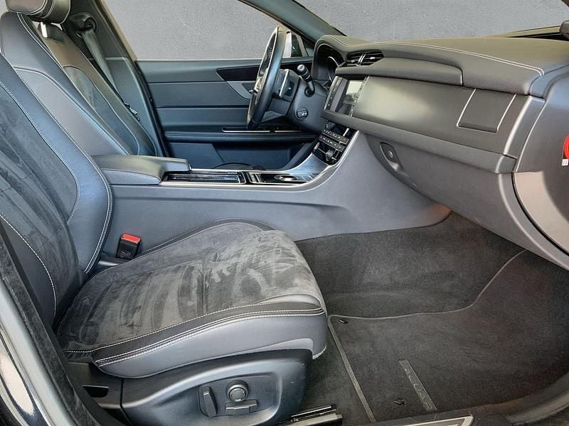 Gebraucht Jaguar XF Sportbrake S 300 PS (220 kW) 2017 Santorini black Kombi