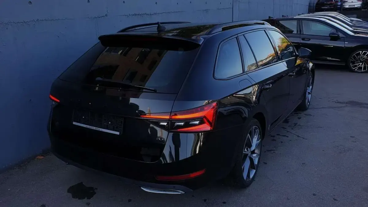 Gebraucht Skoda Superb SportLine 218 PS (160 kW) 2020 Schwarzmagic perleffekt Kombi