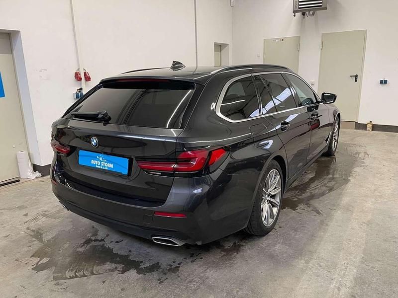 Gebraucht BMW 520 Performance 190 PS (139 kW) 2022 Sophistograu brillanteffekt me Kombi