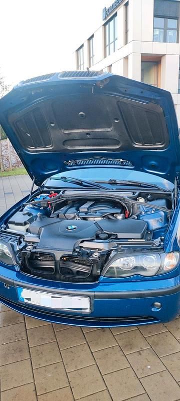 Gebraucht BMW 318 146 PS (107 kW) 2002 Blau Kombi