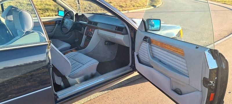 Gebraucht Mercedes 230 136 PS (100 kW) 1991 Blau Coupé