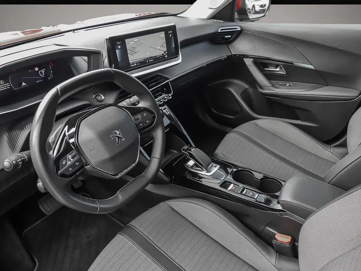 Gebraucht Peugeot e-2008 Allure 100 kW (136 PS) 2021 Manufacturer SUV