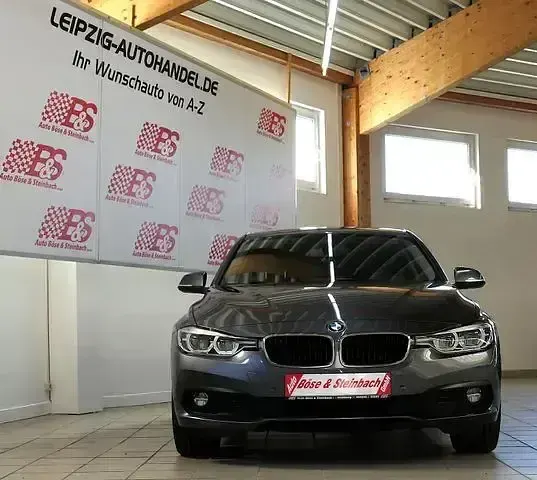 Occasion BMW 318 Advantage 150 ch (110 kW) 2018 Gris Berline