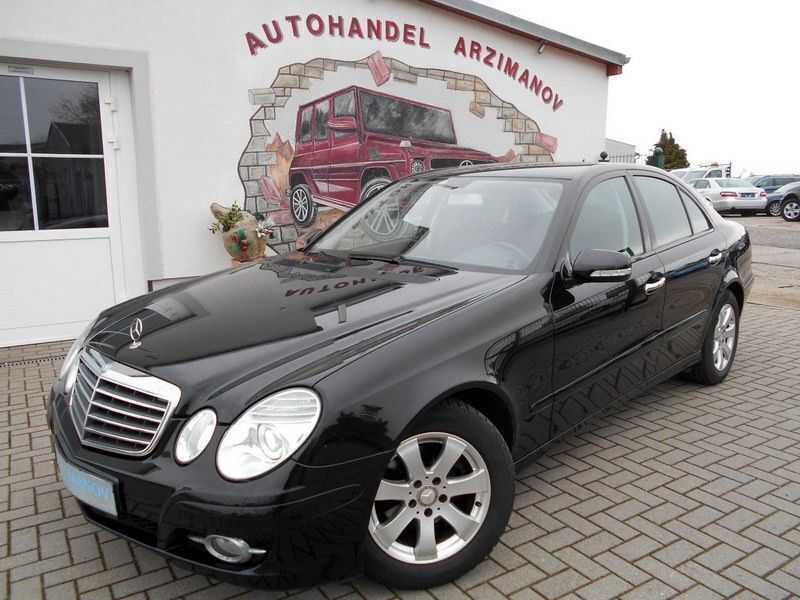 Obsidianschwarz metalliclack Gebraucht 2008 Mercedes E200 Limousine | 8.499 € (Teuer) - Bild 1/4