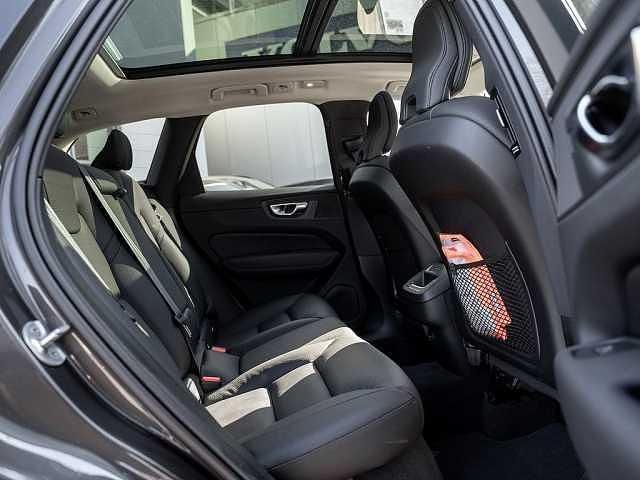 Gebraucht Volvo XC60 Plus 250 PS (183 kW) 2025 Platinum grey SUV