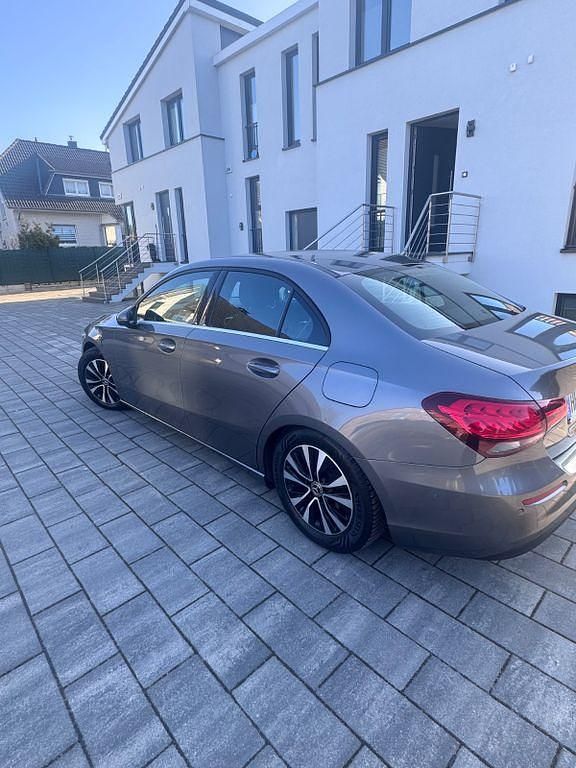 Gebraucht Mercedes A180 116 PS (85 kW) 2020 Grau Limousine