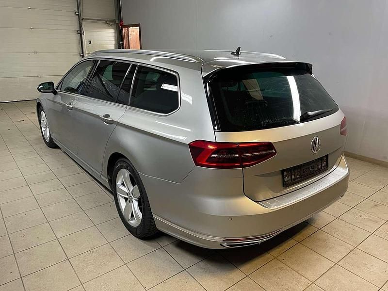 Gebraucht VW Passat Highline 150 PS (110 kW) 2016 Tungsten silver metallic Kombi
