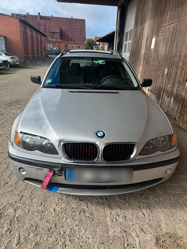 Silber Gebraucht 2001 BMW 320 Kombi | 800 € (Superpreis) - Bild 1/4