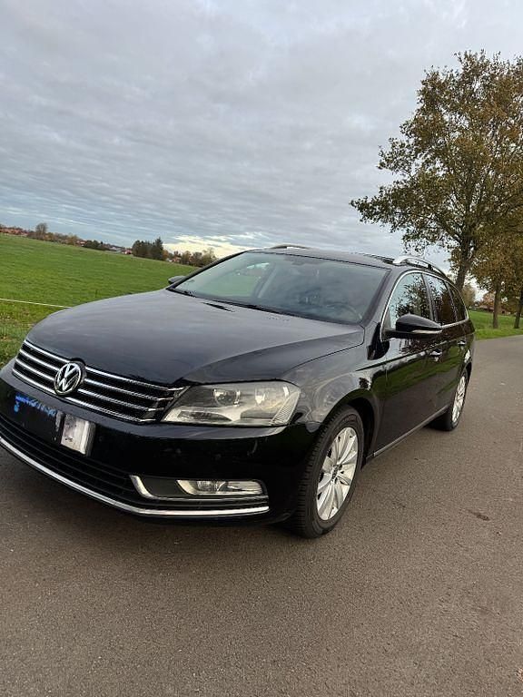Schwarz Gebraucht 2012 VW Passat Kombi | 8.000 € (Fairer Preis) - Bild 1/4