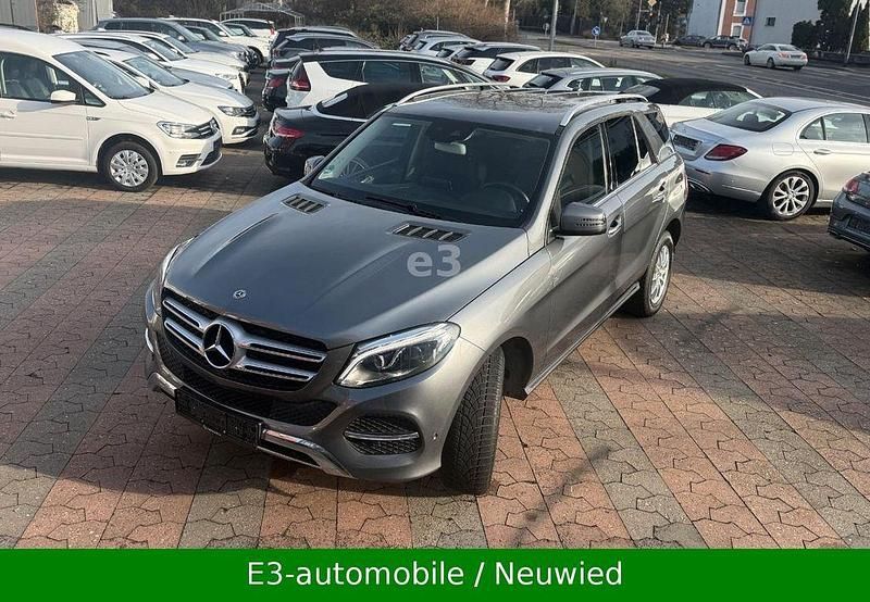 Selenitgrau (metallic) Gebraucht 2018 Mercedes GLE250 SUV | 31.900 € (Fairer Preis) - Bild 1/4