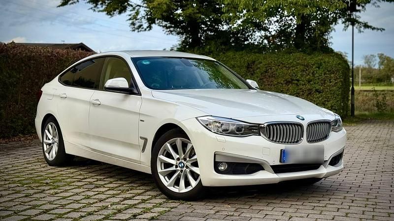 Weiß Gebraucht 2014 BMW 320 Limousine | 10.800 € (Fairer Preis) - Bild 1/4