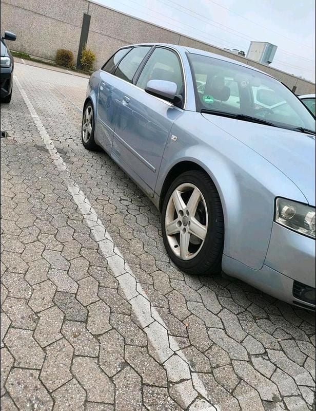 Silber Gebraucht 2004 Audi A4 Kombi | 3.299 € - Bild 1/4
