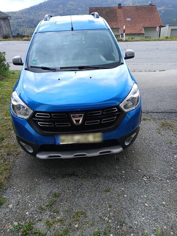 Blau Gebraucht 2020 Dacia Dokker Stepway Van | 12.000 € (Guter Preis) - Bild 1/4