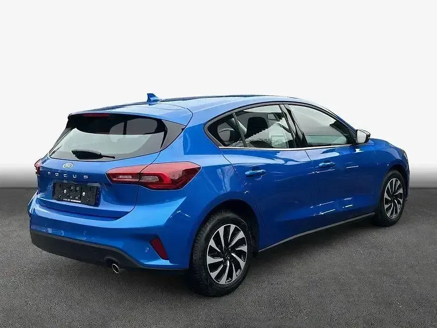 Gebraucht Ford Focus Titanium 125 PS (91 kW) 2023 Blau Limousine