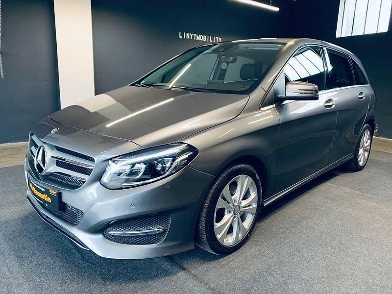 Grau Gebraucht 2015 Mercedes B200 Urban Van / Kleinbus | 15.799 € (Fairer Preis) - Bild 1/4