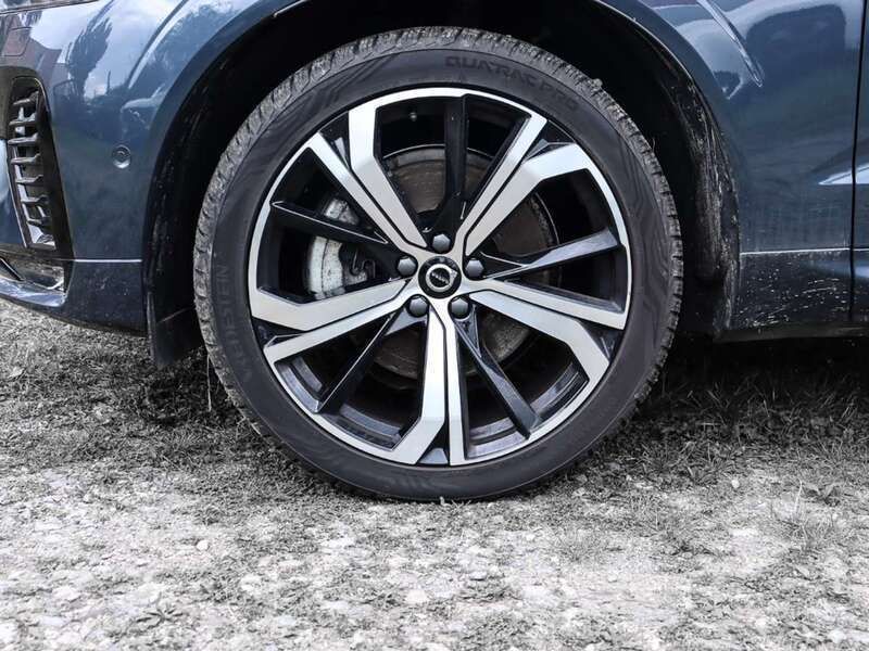 Gebraucht Volvo XC60 Ultimate 197 PS (144 kW) 2023 Denim blue / metallic SUV