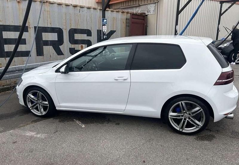 Weiß Gebraucht 2012 VW Golf VII Comfortline Kleinwagen | 6.500 € (Fairer Preis) - Bild 1/4