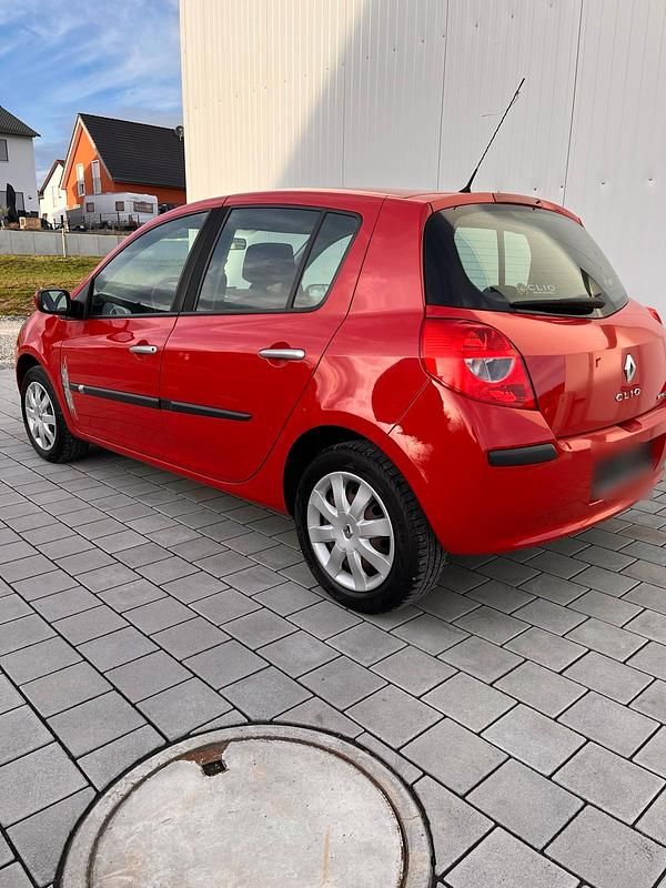 Gebraucht Renault Clio II 88 PS (64 kW) 2006 Rot Kleinwagen