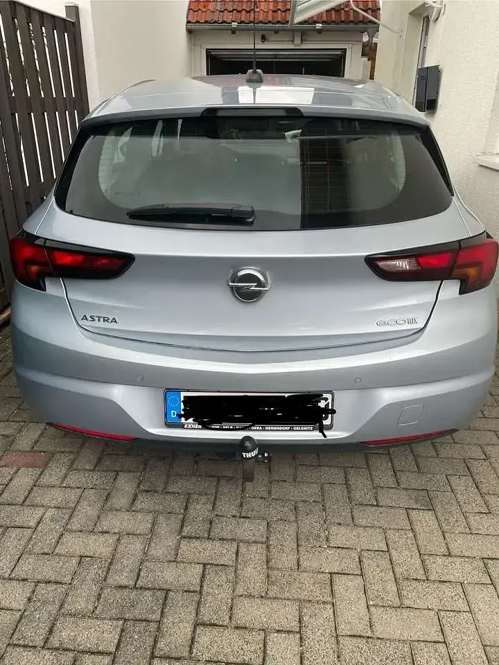 Używany Opel Astra Edition 105 KM (77 kW) 2015 Szary Hatchback
