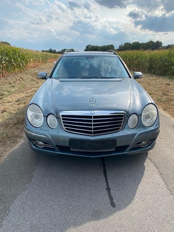 Blau Gebraucht 2007 Mercedes E220 Avantgarde Kombi | 1.600 € (Guter Preis) - Bild 1/4