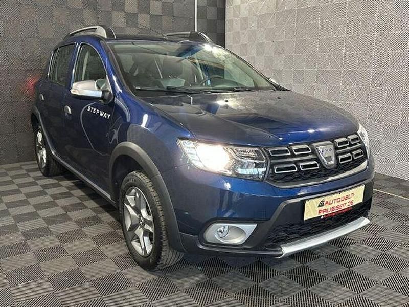 Blau Gebraucht 2019 Dacia Sandero Celebration Limousine | 11.940 € (Fairer Preis) - Bild 1/4
